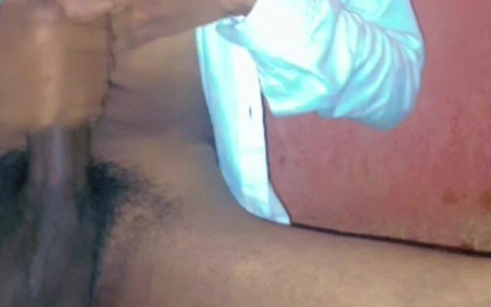 mrdesire699: Hintli çocuk banyoda tek başına mastürbasyon yapıyor