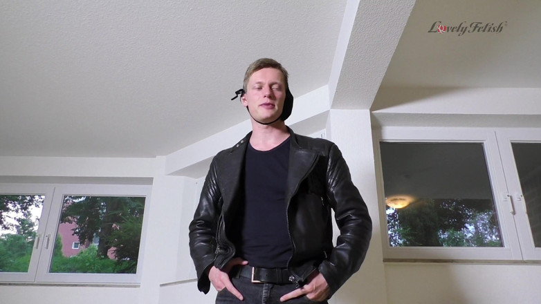 Lovely Male Fetish: Arons eerste billenkoek