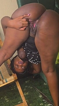 Elle répare bien sa chatte, Verry, elle a une chatte étroite