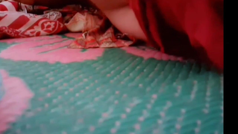 TricolorMusic3: Симпатичная горячая юная девушка с очень горячим сексуальным телом