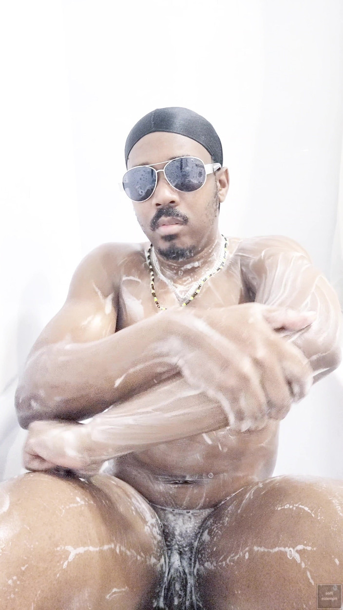 Soft Soleman: Sprchuji se (bez oblečení) (2025)