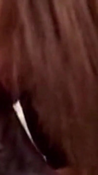 Milf neagră excitată călărește o pulă neagră uriașă și este umplută cu spermă fierbinte