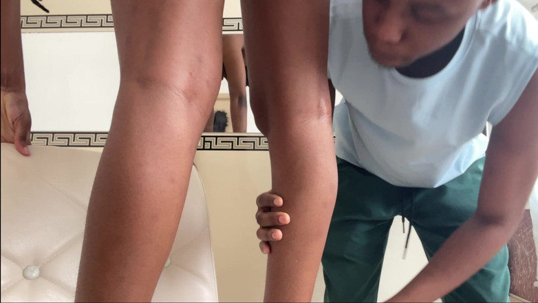Rudie Kae: หยอกล้อ Popliteal มัน - หลังเข่าดูดควยและถูควย