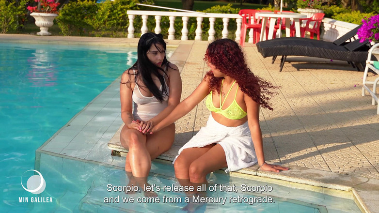 MinGalilea: Dvě lesbičky v bazénu v bikinách šukají hardcore - black barbie ft...