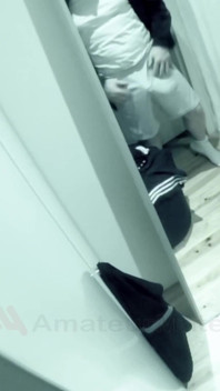 Como seduzir um jovem vendedor na sala de montagem