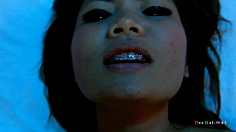 Thai Girls Wild: Creampie tengah malam dengan cewek toket besar