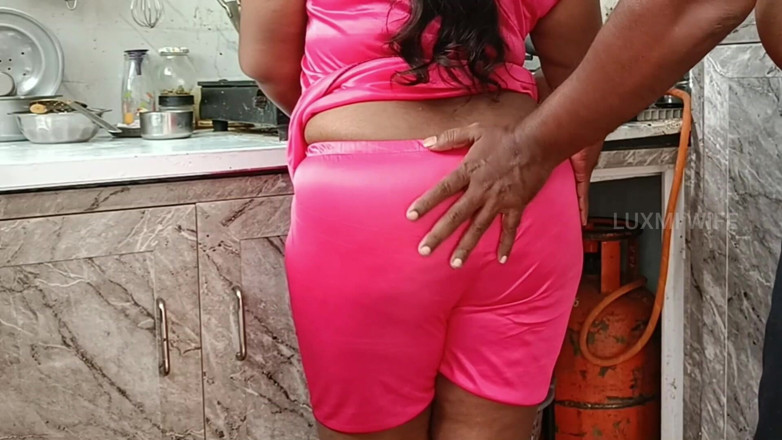 Luxmi Wife: 2 - Sexo na cozinha com cunhado