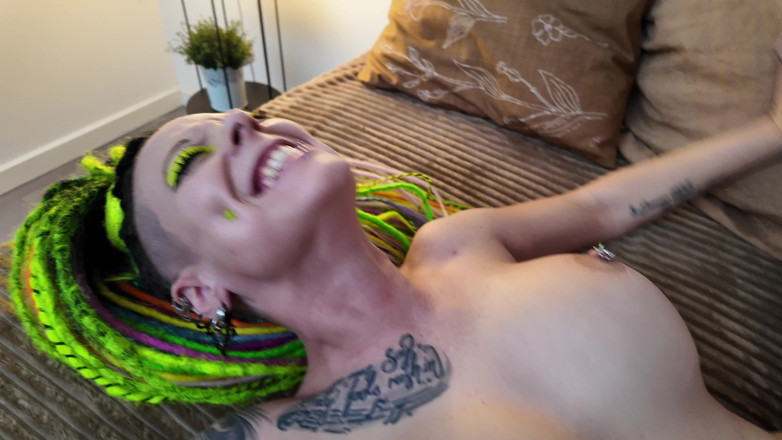 Domina Dark: Domina Dark baise sa fausse belle-fille