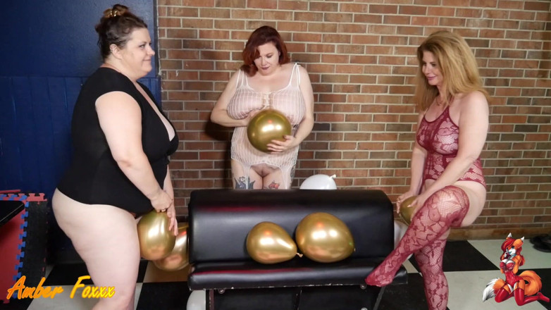 Amber Foxxx: Tre flickor och deras ballonger