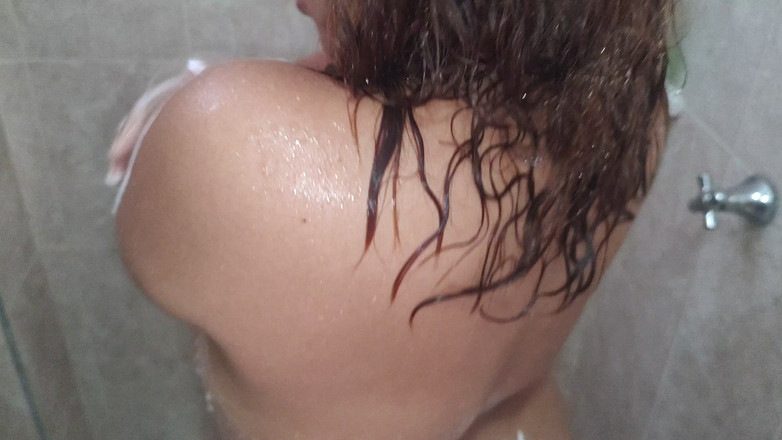 PABLO N3GROBAR: Cummy Bear Washing Dat Ass