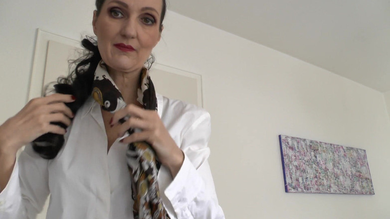 Lady Victoria Valente: Défilé de mode de foulards en soie, JOI, Lady Victoria...