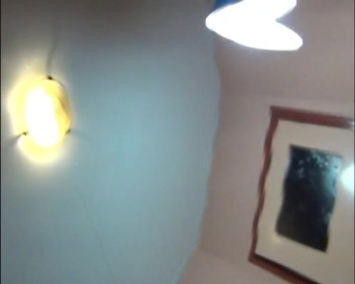 Old and young sex: Blonda naturală Kristyna cu țâțe obraznice se masturbează