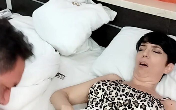 MaturecoupleVe: Mange la chatte délicieuse de ma femme