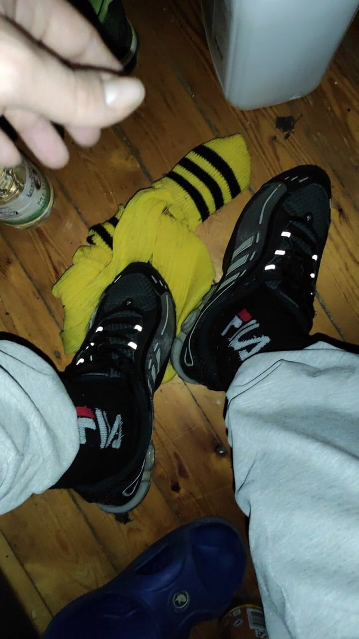 SmokedAlloy2: Dirtyjunkbro își arată șosetele mirositoare și chiloții lungi