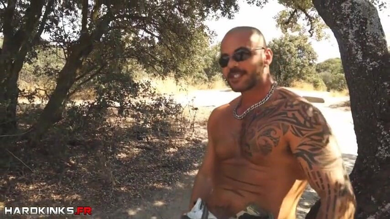 Hard Kinks: Der trainer schwanz in deinen mund