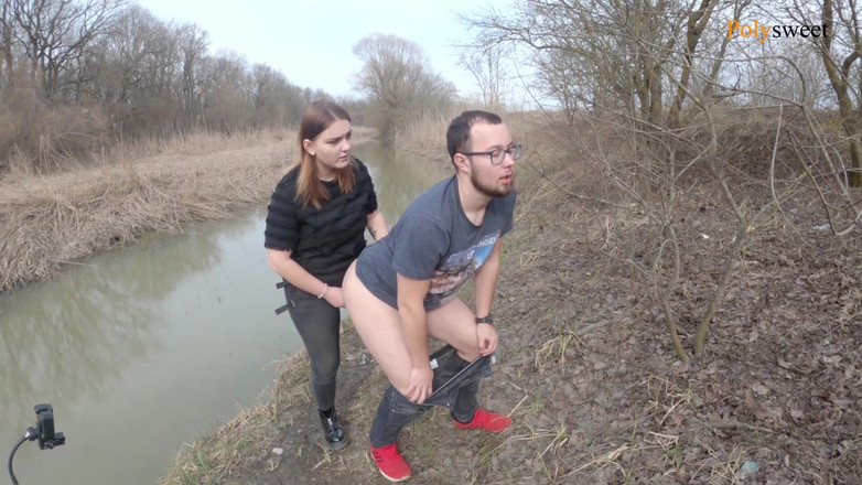 Polly Sweet: Schovávání z aut při šukání připínákem