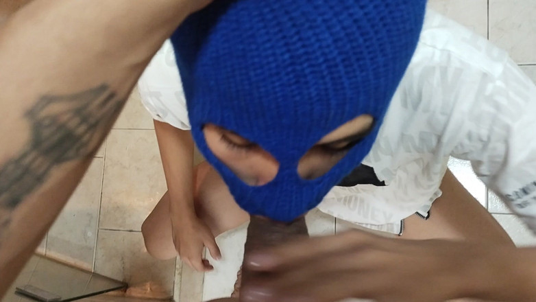 Thiago Florez: Deepthroat: Onderdanige femboy versus enorme buurtlul