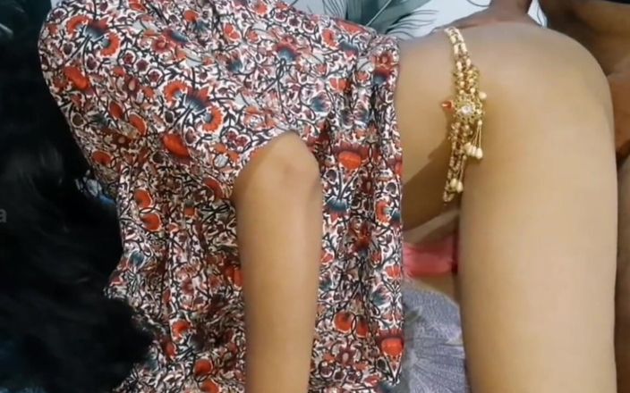 Hot Nisha bhabhi: Jonge hete Desi-lerares belt haar student om hem te neuken