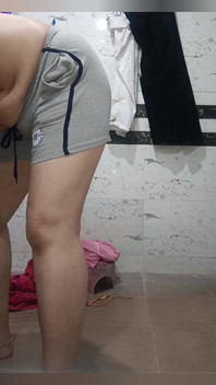 Priya สาวอินเดียออกกําลังกายสุดฮอตเต็มตัวในห้องน้ํา