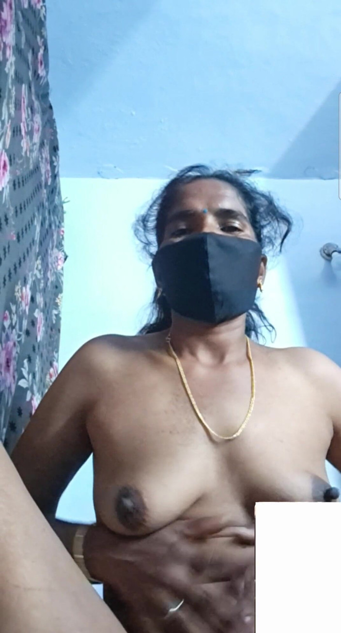 Jayaselvi: Perkhidmatan Panggilan Video Dalam Merah Makcik Tamil