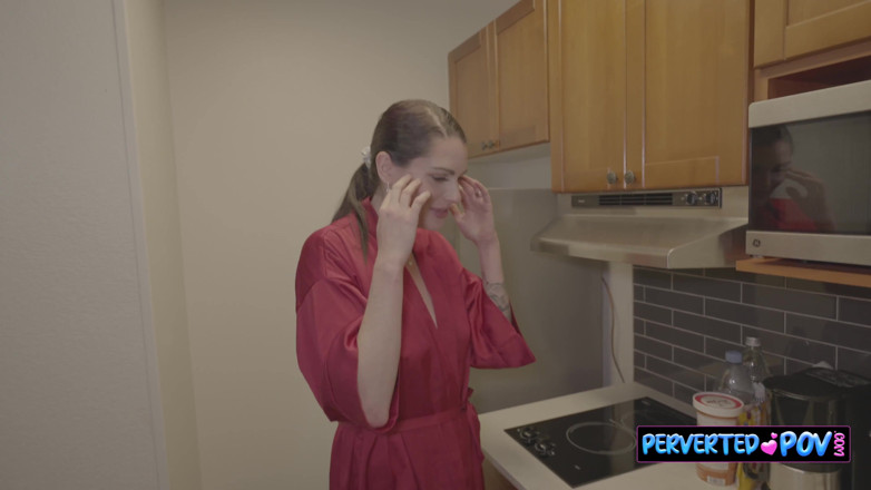 Perverted POV: Mengongkek isteri kawan baik saya semasa dia di tempat kerja