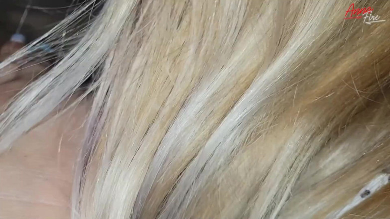 Anna Fire: Une MILF blonde se fait baiser dans un maillot de...