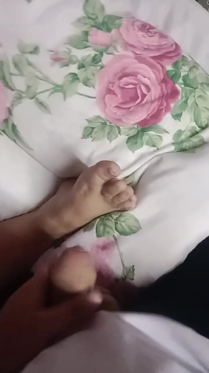 Footfetish productions: 새엄마의 발에 몰래 자지 따먹기