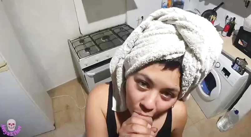 Mayay Thor X: パンティーとブラなしでいたずらな妻の受け技師