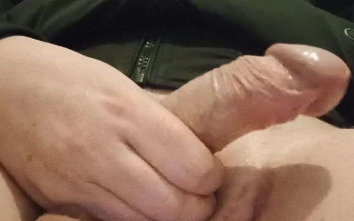 Lulu62: Quiet Handjob