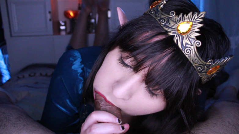 VickyVixen: Elf Princess Sneaks in Human Chambers