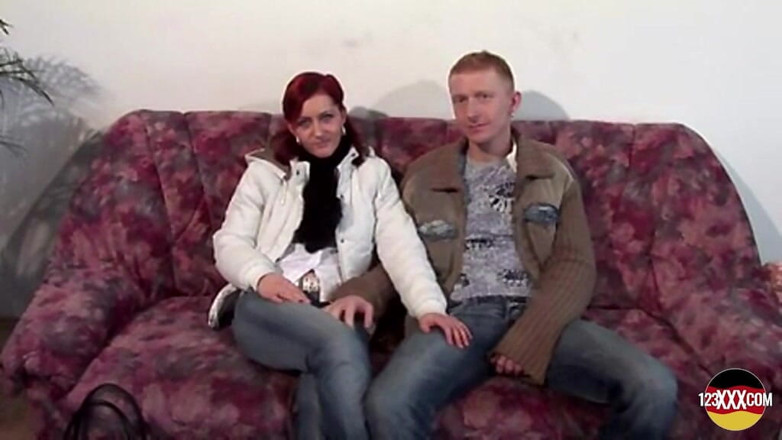 123XXX - 100% Amateurs: Roodharige hottie en haar partner neuken vóór de camera