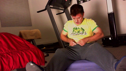 Close Encounter Films: Webcam leg stretches