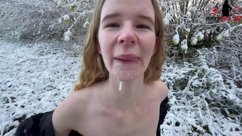 Bikergirl_97: Gezichtsbehandeling in Een Winterwonderland