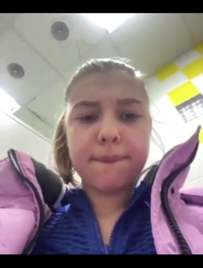 JuiceLussie: Masturbându-se în camera de probă de aproape