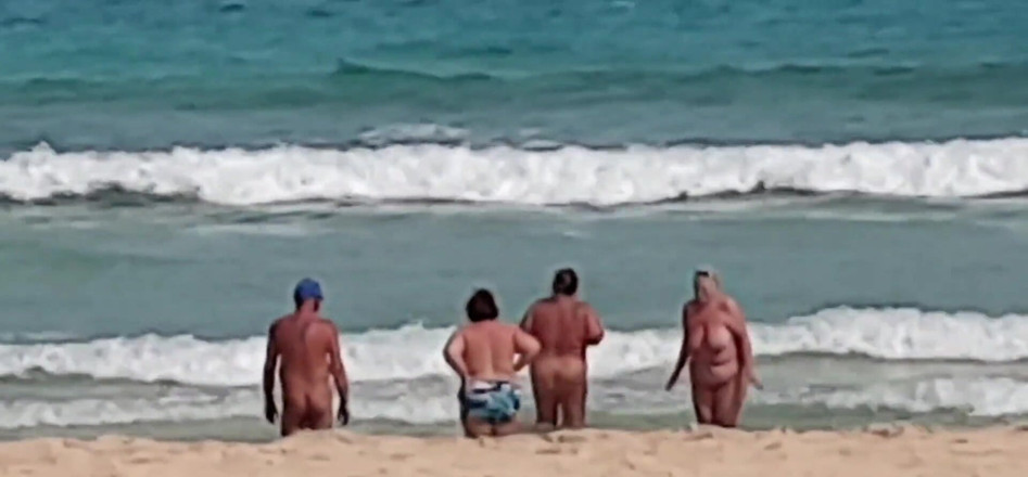 Uk Joolz: Nude in mare con le ragazze!