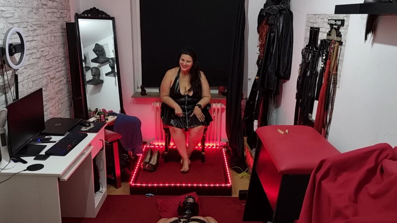 DOMINATRIX6: Elektro schokken en spikes deel 3-3