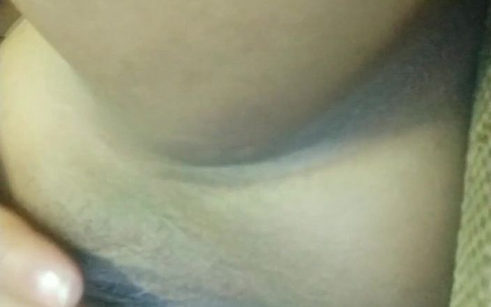Carla Villalobos: Hotwife squirtet alles beim masturbieren