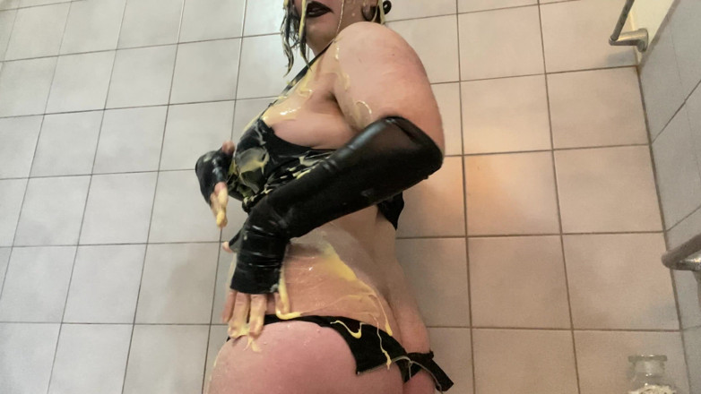 BunnieGoth27: Pokryto pudinkem