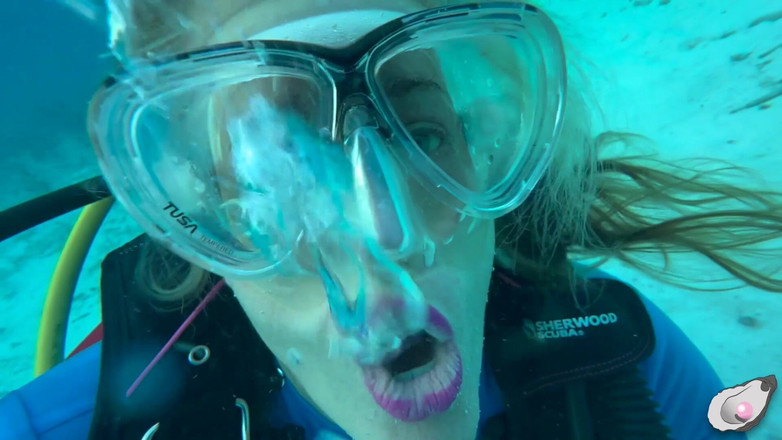 Mistress Pink Pearl: Supergirl encontra o polvo mais excitado em Bonaire