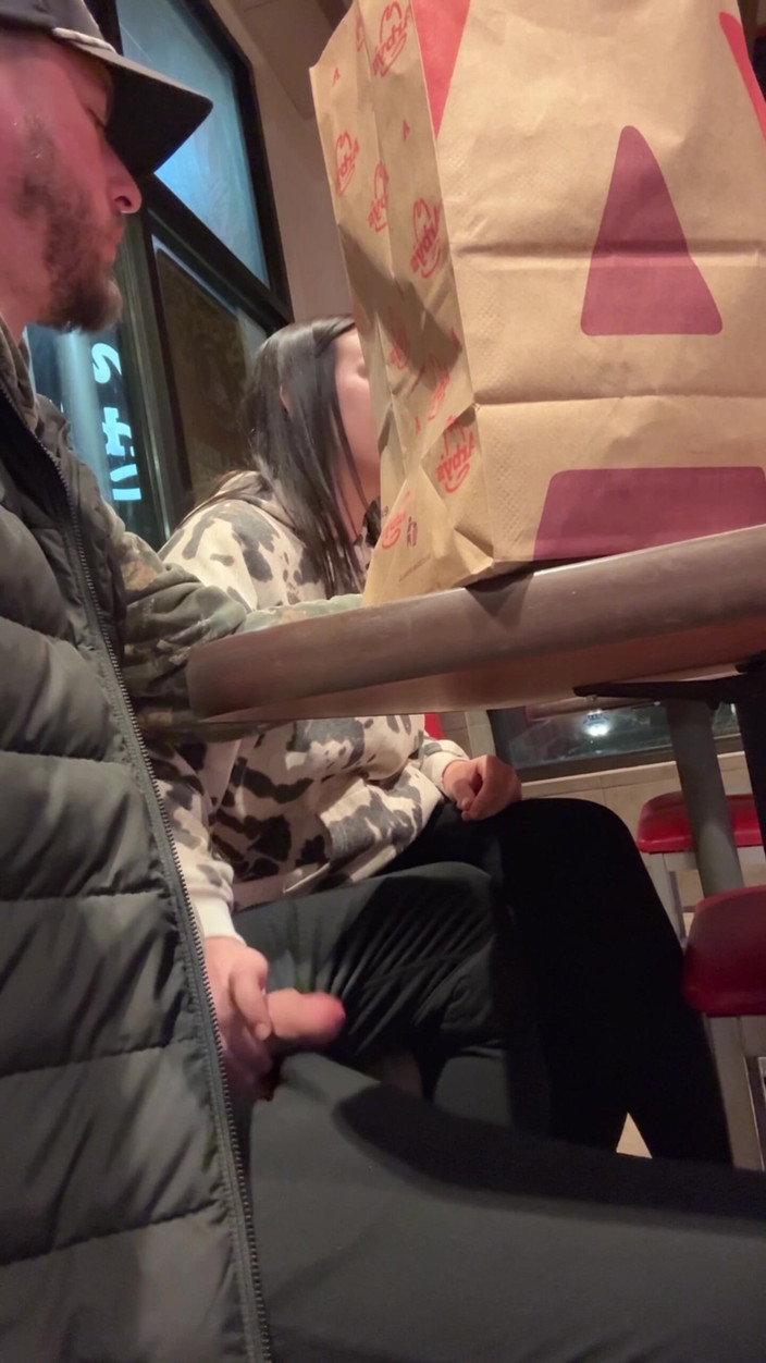 Mya Lane: 사방에서 야생의 섬광과 섹스로 가는 길 여행!