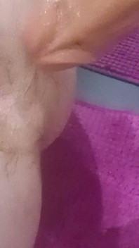 Niechlujny duży dildo anal z dużą ilością rozdziawów