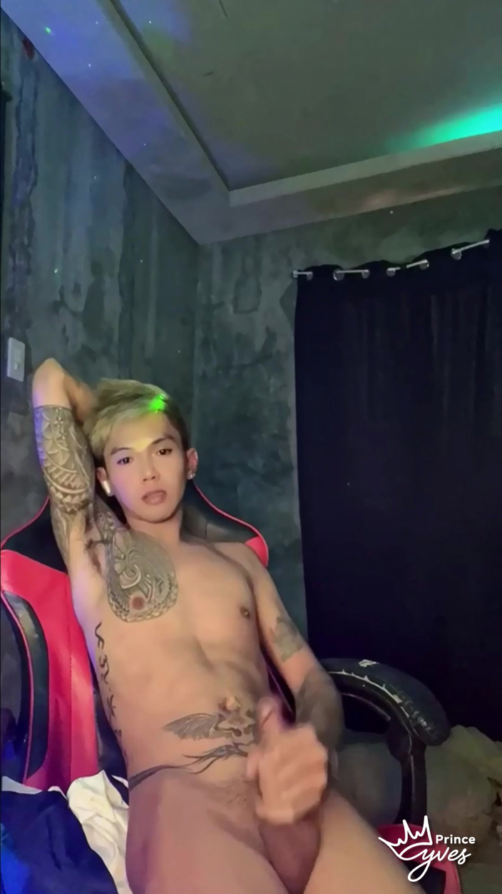 Prince-Yves: Inked, geiler twink performte in einer live-webcam-show