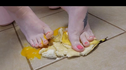 Goodgirldiaries: Smashing Your Cock and Balls, Food Squishing