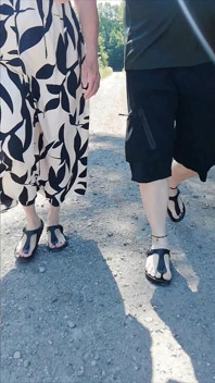 Promenade avec Nylonjunge à Birkenstocks
