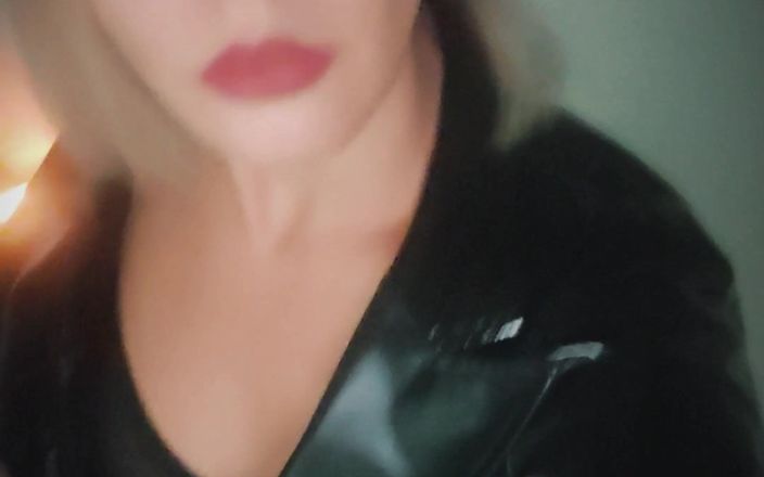 DeesseJulia: 私のダンジョンとウェットルックの衣装の準備 - Maitresse Julia