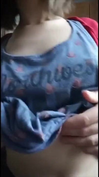 Compilation de jeux avec mes seins et mes tétons