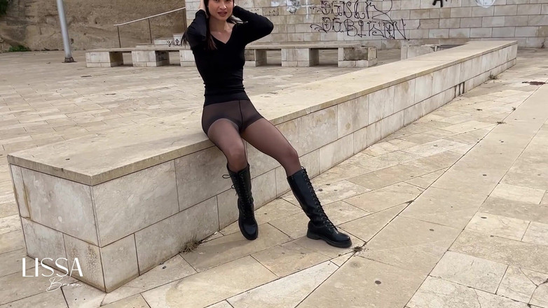 Lissa Brown: Venkovní procházka v ponožkách, dokud nebudeš čůrat