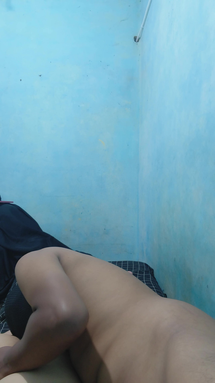 Vaginabig88: Wanita cantik dan seksi ini lagi asik sampai dia mendesah