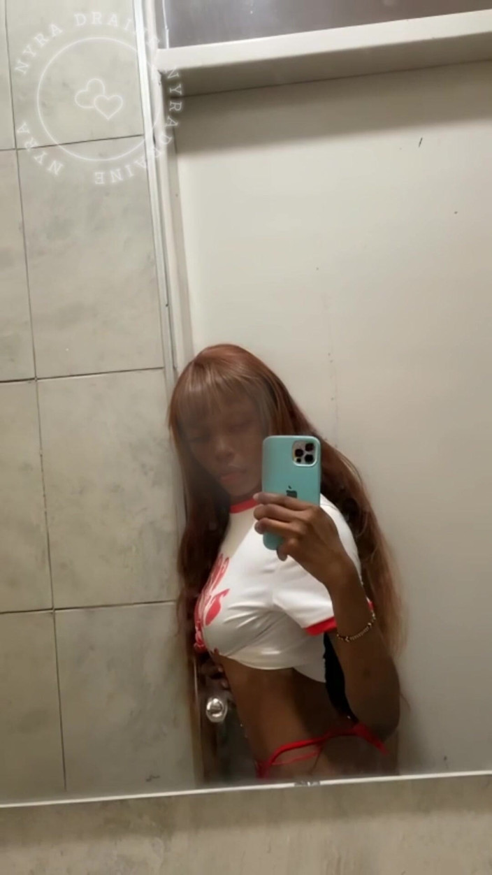 NyraDraine: Caliente provocación de la hermosa africana pequeña