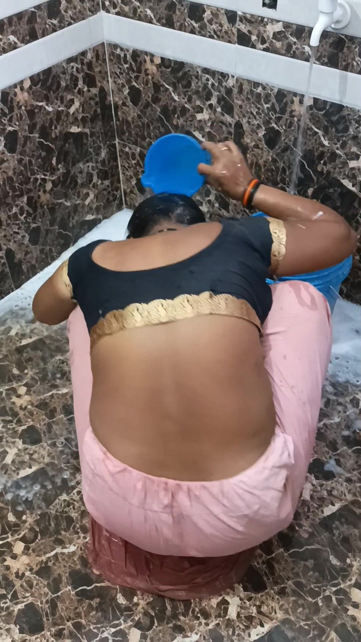 Samesarvice1987: Desi Woman Bathroom Video